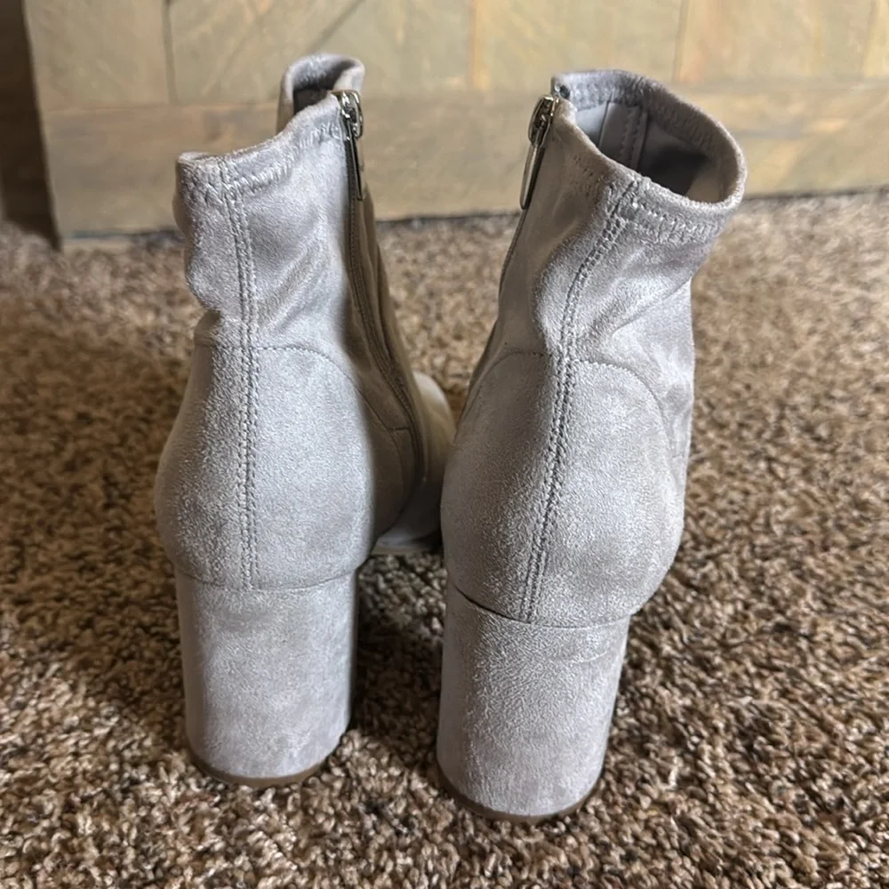 Marc Fisher Dyvine gray faux suede ankle boots with block heels Size 10